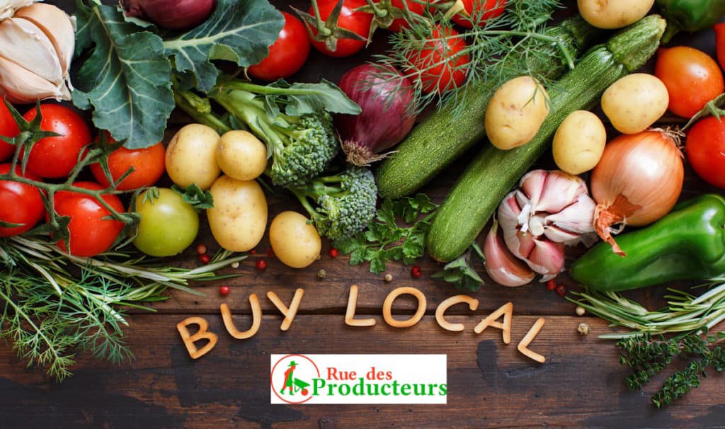 Assortiment de légumes frais produits localement et disposés en vrac